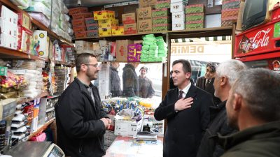 Bitlis Valisi Sayın Ahmet Karakaya, esnafı gezdi. Meydan Camii’nde kılınan
